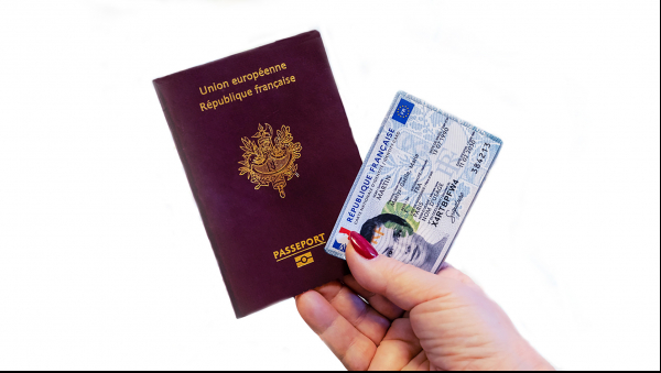 Cartes d'identité et passeports.jpg